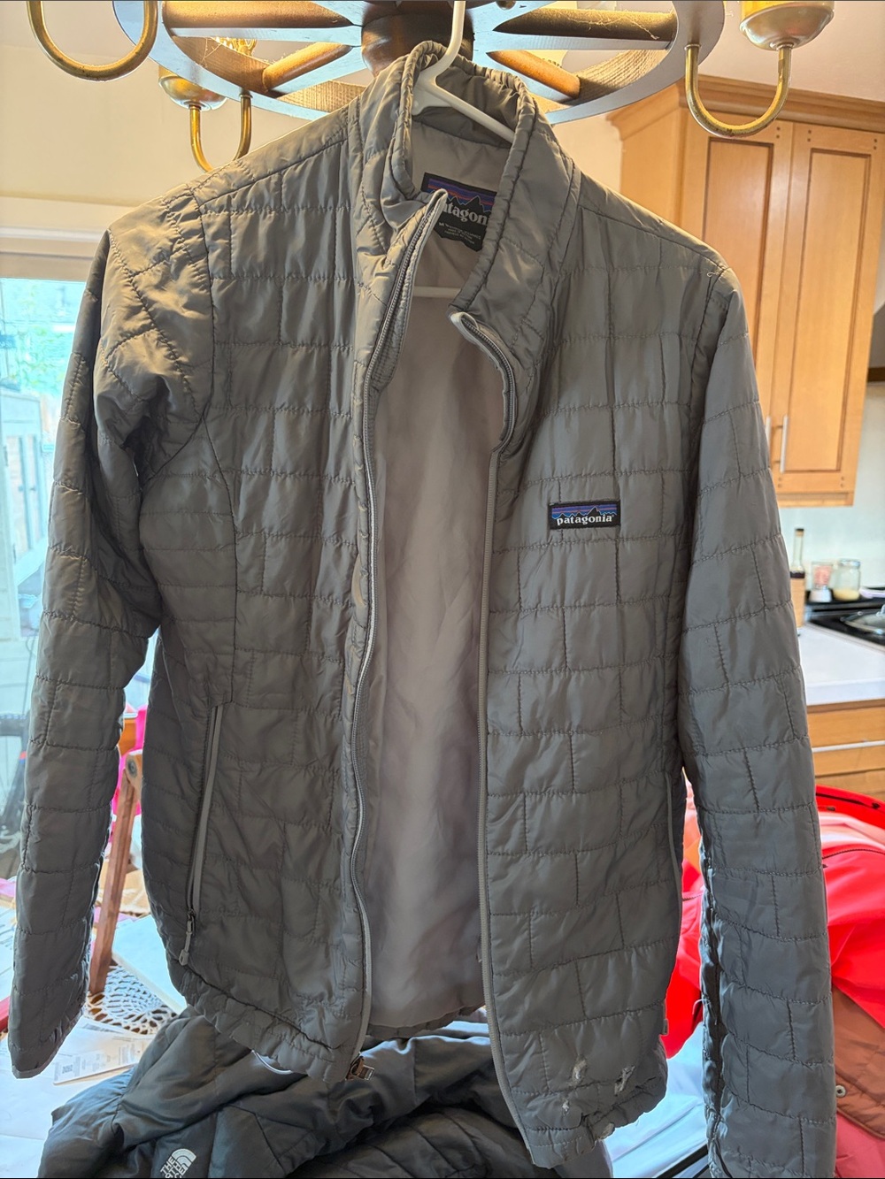 Patagonia Damaged/Repair project women’s Med Quilted Puffer Jacket - Gray